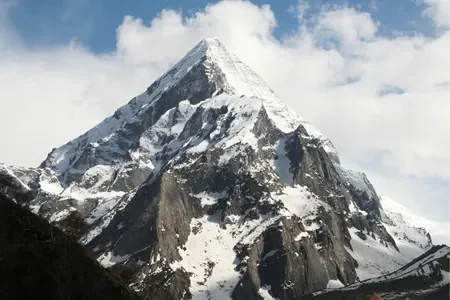 Treks and mountain adventures. (4)